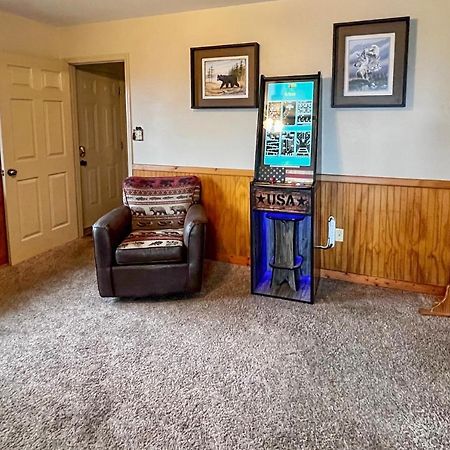 Smoky Mountain Retreat With Hot Tub, Arcade Games Villa Pigeon Forge Exterior photo