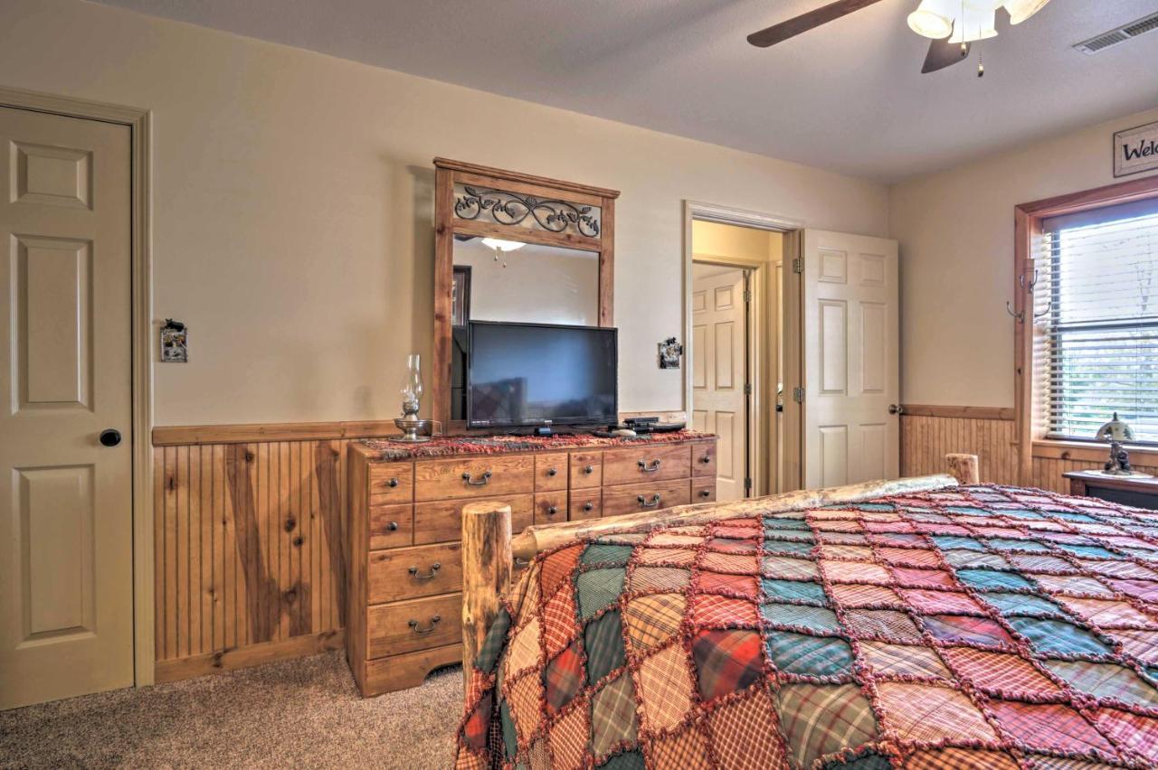 Smoky Mountain Retreat With Hot Tub, Arcade Games Villa Pigeon Forge Exterior photo