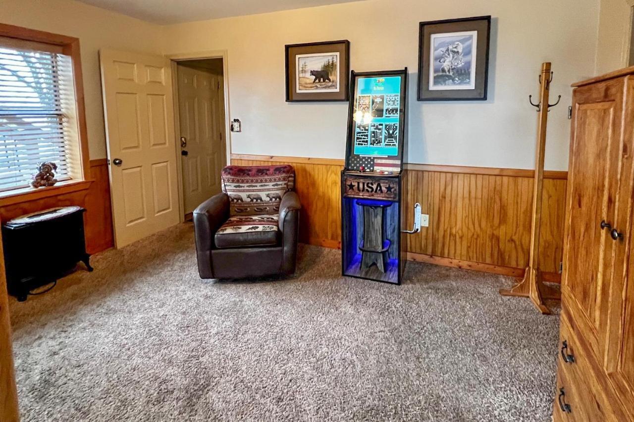 Smoky Mountain Retreat With Hot Tub, Arcade Games Villa Pigeon Forge Exterior photo